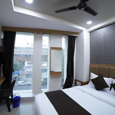 Hotel Surya Villa أحمد أباد المظهر الخارجي الصورة