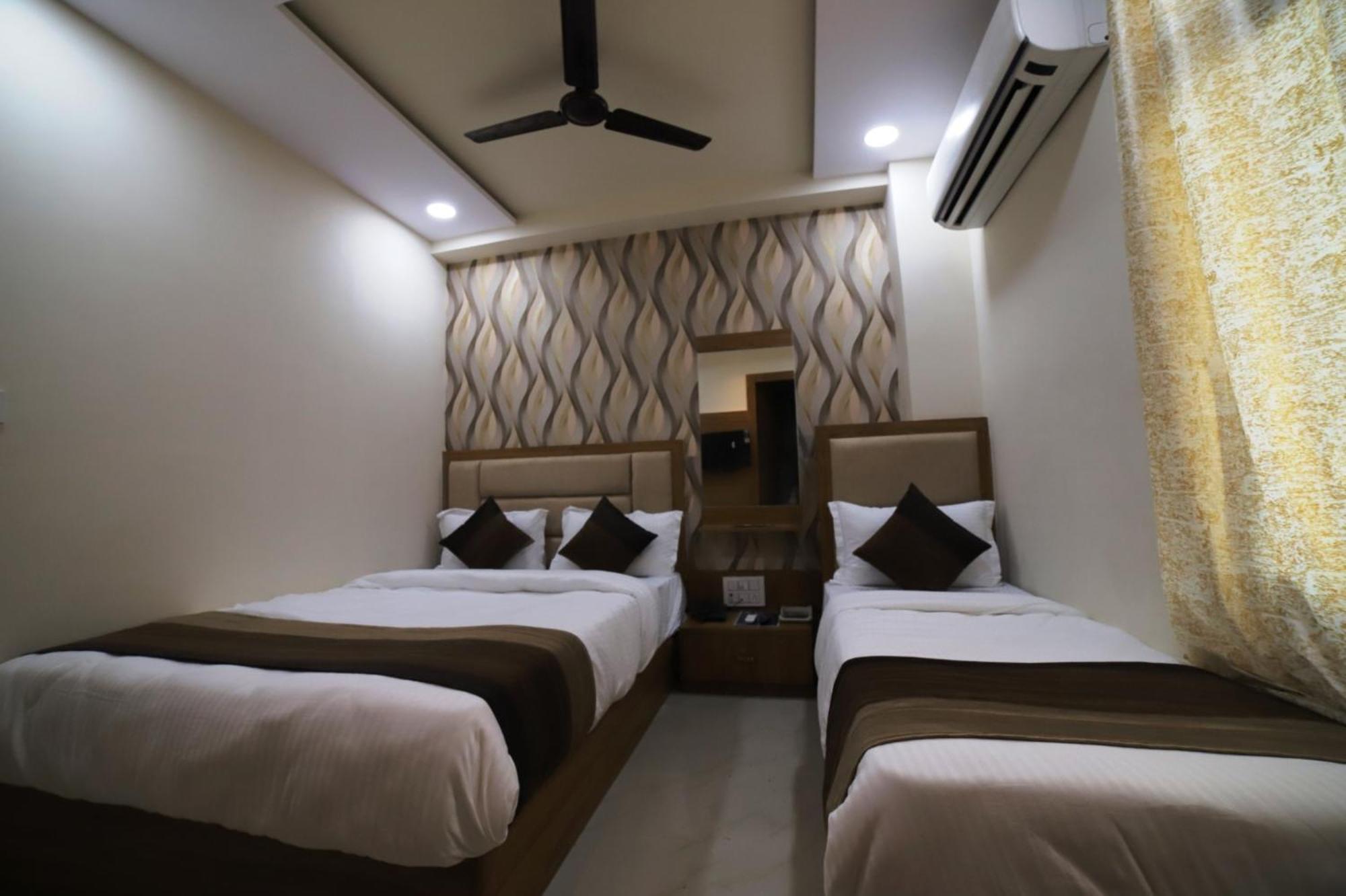 Hotel Surya Villa أحمد أباد المظهر الخارجي الصورة