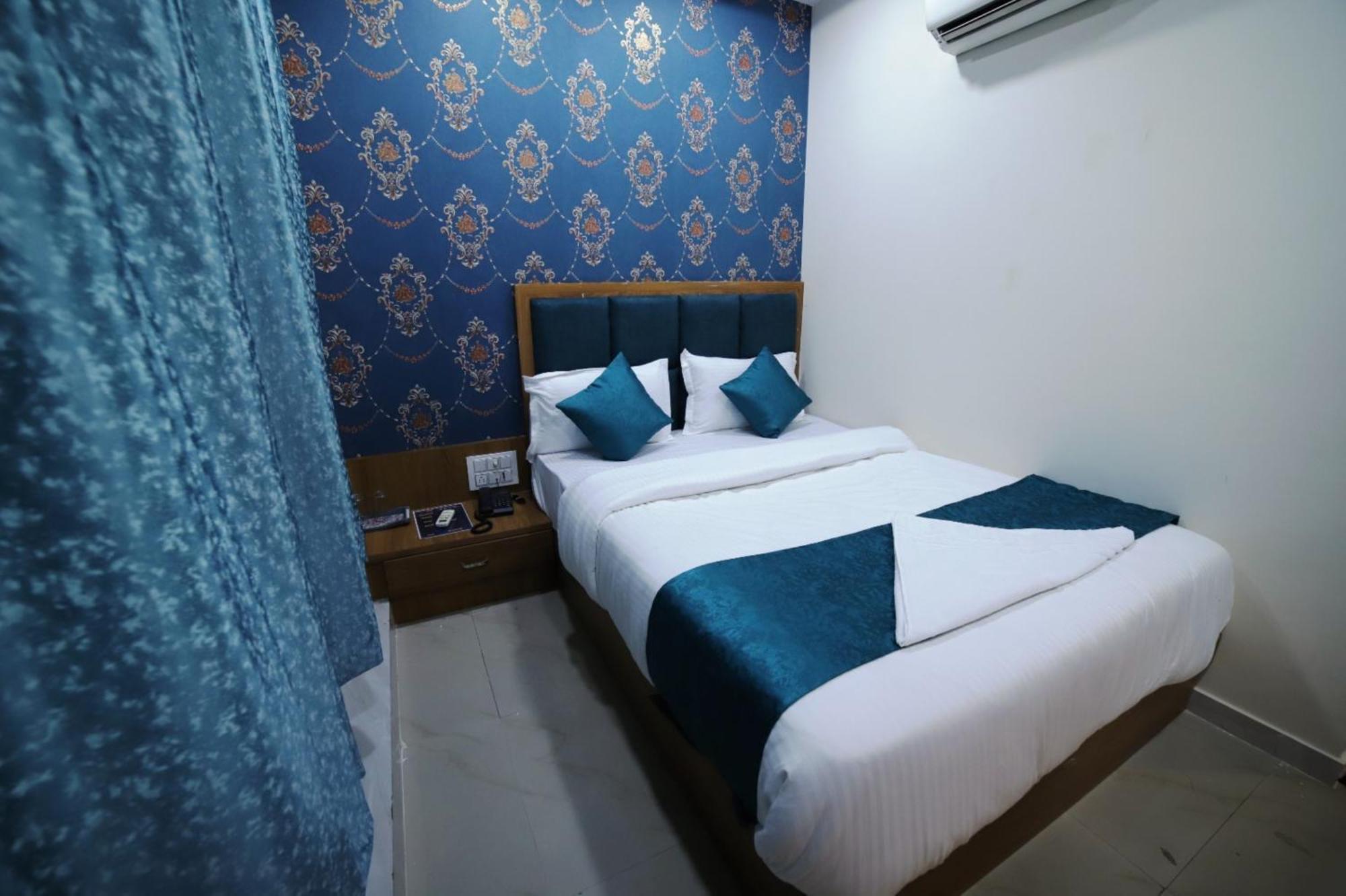 Hotel Surya Villa أحمد أباد المظهر الخارجي الصورة